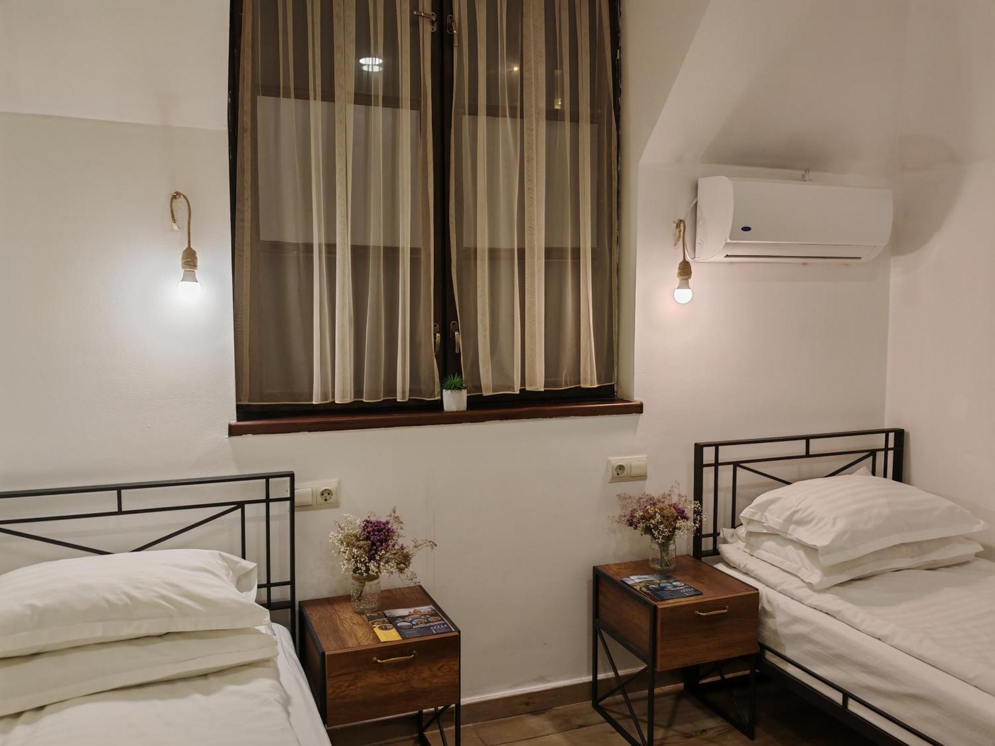 Blur Inn Gallery เยเรวาน ภายนอก รูปภาพ